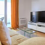 Barbara With Private Parking In The Garage Apartman Zadar