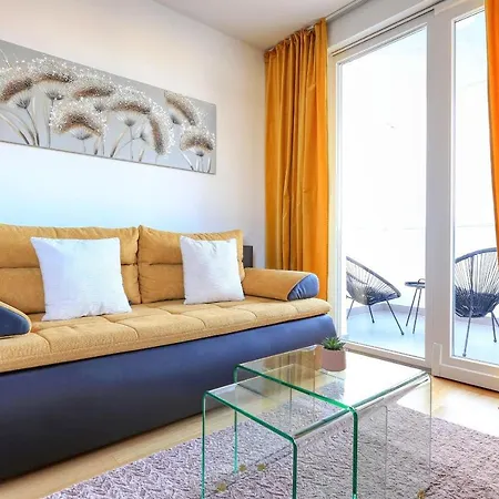 Barbara With Private Parking In The Garage