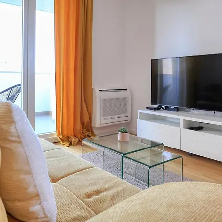 Barbara With Private Parking In The Garage Apartment Zadar