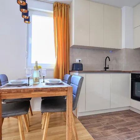 Apartamento Barbara With Private Parking In The Garage