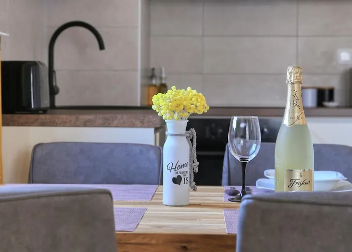 Barbara With Private Parking In The Garage Apartman *