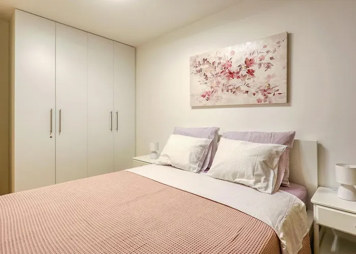 Barbara With Private Parking In The Garage *